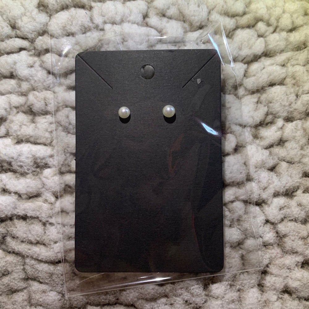 Dainty Pearly Earrings